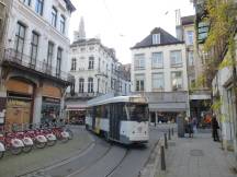 Korte Koepoortstraat Ecke Wolstraat, hinter links Turm der Liebfrauenkathedrale