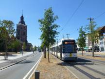 Bredabaan auf Höhe der Sint-Bartholomeuskerk, Fahrtrichtung Merksem