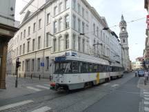 Sint-Katelijnevest Ecke Korte Nieuwstraat, im Hintergrund die Sint-Carolus Borromeuskerk