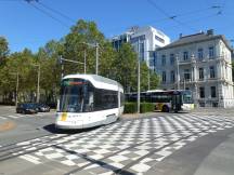 Linie 10 von der Frankrijklei rechts ab in die Bourlastraat