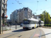 Linie 10 wechselt zu den Bahnsteigen der Linie 7 an der Nationalen Bank