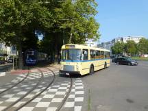 Bus 8014 auf dem Place Montgomery (im Hintergrund Wagen der Linie 81)