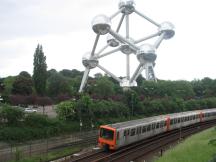 zwischen Houba-Brugmann und Heysel, im Hintergrund das Atomium