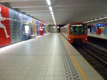 Metro Station Heysel - Bedienung im Linksverkehr