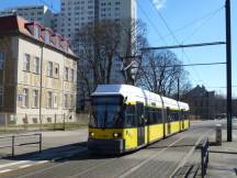 H Hauptstr / Rhinstr, links das Schloß Hohenschönhausen