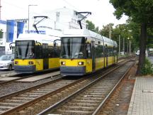 Warteposition Zwischenendstelle Am Steinberg, rechts Zug aus Heinersdorf