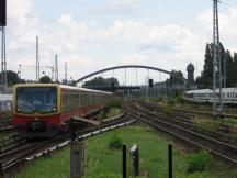 Baureihe 481/482 Einfahrt in die Station Warschauer Str, Blick Richtung Osten