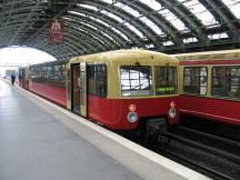 Panorama S-Bahn (Baureihe 488) im Bf Alexanderplatz