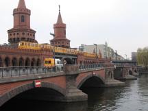 auf der Oberbaumbrücke über die Spree