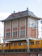 altes Stellwerk an der Endstelle Warschauer Str