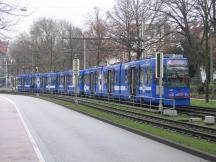 3-Wagen-Zug in der Wendeanlage Rathaus