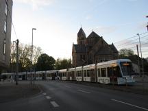 Doppelzug auf der Florastr Ecke Luitpoldstr vor der Georgskirche