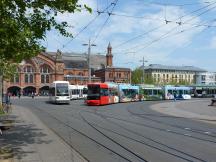 H Bremen Hbf - links (von hinten) L.4 nach Falkenberg, rechts L.6 zum Flughafen