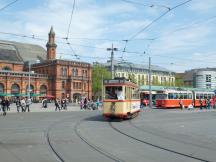 BDM Tw701 (Bj 1947) begegnet Wegmann-Tw3530 (Bj 1976) am Hbf