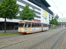 3-achsiger Hansa-Tw917 (Bj 1957) auf der Balgebrückstr, im Hintergr St Petri-Dom