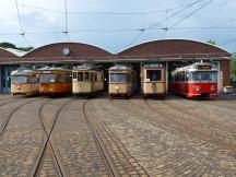 am heutigen Korso beteiligte hist. Fahrzeuge am Depot Sebaldsbrück