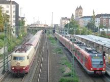 Düsseldorf Wehrhahn, rechts die S-Bahn Station