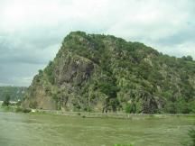 Rheintal: Blick auf den Loreley-Felsen bei St. Goarshausen