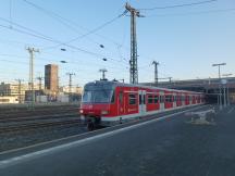 Triebwagen BR 420 auf der Linie S68 in Düsseldorf Hbf