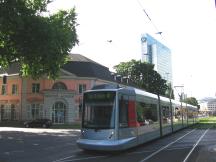 Ecke Jägerhofstraße, im Hintergrund das Thyssen-Krupp-Hochhaus