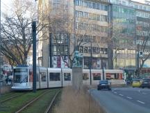 Berliner Allee Ecke Hüttenstr, rechts Berliner Bär Denkmal