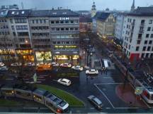 Bolkerstr Ecke H-Heine-Allee, vorne Richtung Gerresheim, hinten rechts zum Kirchpl