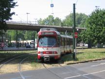 Fahrt Richtung Jan Wellem Pl, im Hintergrund die Hochstraße 