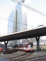 unterm Tausendfüßler am Jan Wellem Platz