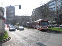 Heinrich Heine Allee, im Hintergrund das Wilhelm Marx Haus