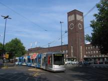 Konrad-Adenauer-Pl vor dem Hbf, Fahrtrichtung Universität