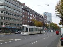 Brehmstr Ecke Harleßstr kurz vor H Grunerstr, im Hintergrund ARAG-Hochhaus