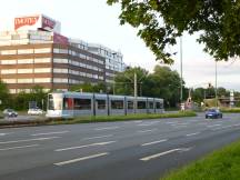 Stresemannallee zw Rheinpark Center und Langemarckstr, Fahrtrichtung Neuss