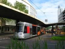 Immermannstr Ecke Berliner Allee, unterm Tausendfüßler