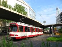 Immermannstr Ecke Berliner Allee, unterm Tausendfüßler