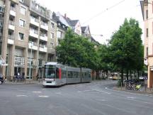 H Karolingerplatz Richtung Universität