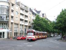 H Karolingerplatz Richtung Universität