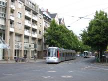 H Karolingerplatz Richtung Universität