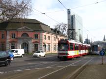 Ecke Jägerhofstraße, im Hintergrund das Thyssen-Krupp-Hochhaus