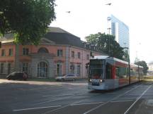 Ecke Jägerhofstraße, im Hintergrund das Thyssen-Krupp-Hochhaus