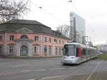 Kaiserstr Ecke Jägerhofstr, im Hintergrund Thyssen-Krupp-Hochhaus