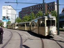 Tw 380 (Bj 1950) vor Tw 267 (Bj 1937) in der Schleife D-Hbf