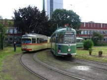 Tw 2498 (Bj 1960) und Tw 114 (Bj 1954) in der Schleife Benrath Btf