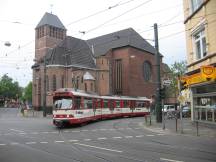 GT8-S an der Bilker Kirche - Bilker Allee Ecke Martinstr