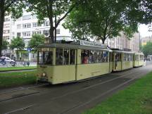 Tw 379 (Bj 1950) am D-Hbf Fahrtrichtung Graf Adolf Str