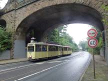 Tw 379 (Bj 1950) auf der Ludenberger Str unter der Pfeifferbrücke