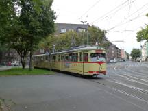 GT8 am Karolingerpl - Brunnenstr Ecke Karolingerstr