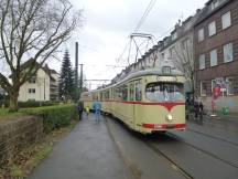 GT8 verlässt die Schleife Gerresheim Mitte