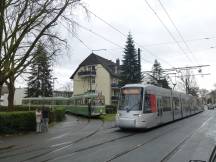 Tw 114 (Bj 1954) in der Schleife Gerresheim Mitte, rechts ein moderner NF8U