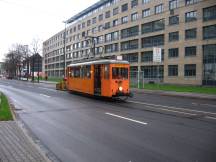 Tw 5231 (Bj 1950) setzt an der Schlüterstr über den Gleiswechsel um