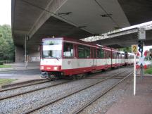 Einfahrt H Niederheid Richtung Zentrum, BÜ Henkel-Werksbahn